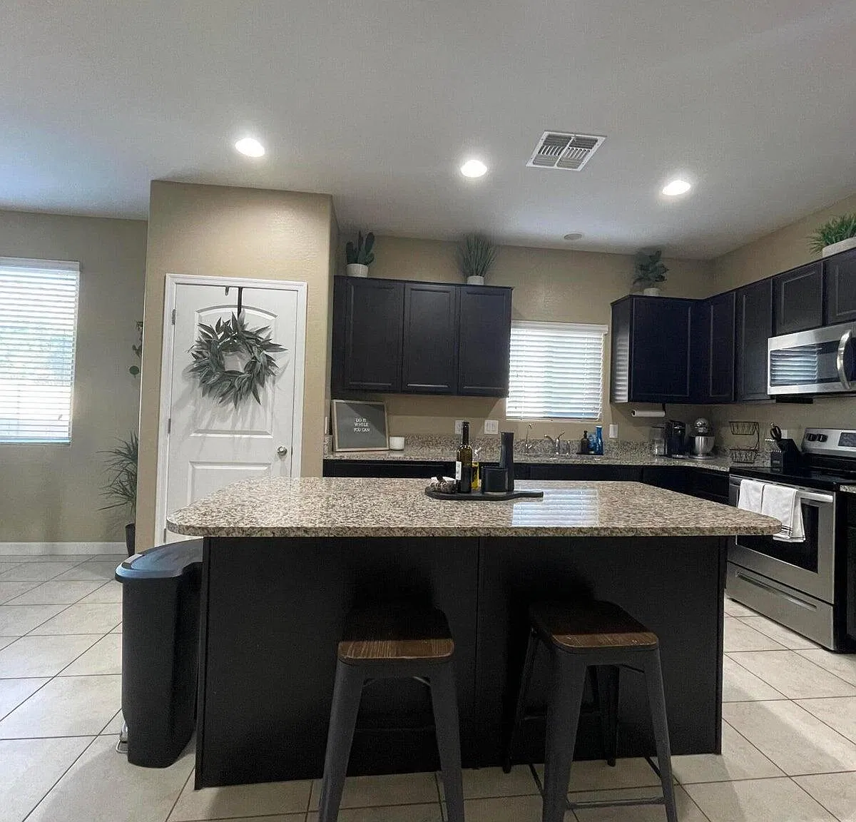 4 bed, 2.0 bath, 1600 sqft, $1,795 — Photo 3