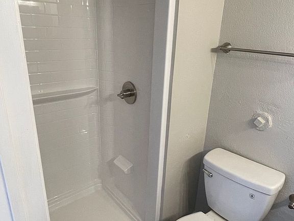 2nd image of 722 W Collins St