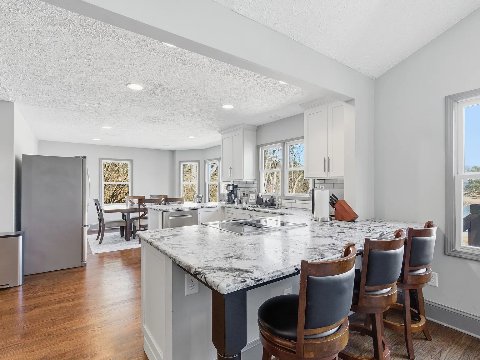 4 bed, 2313 sqft, $6,500 — Photo 4