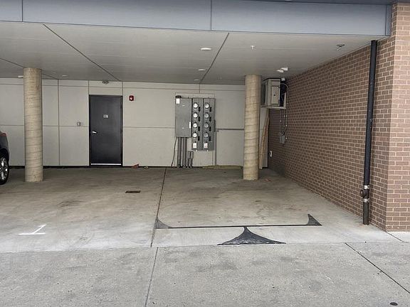 3rd image of 907 Leland St #3F