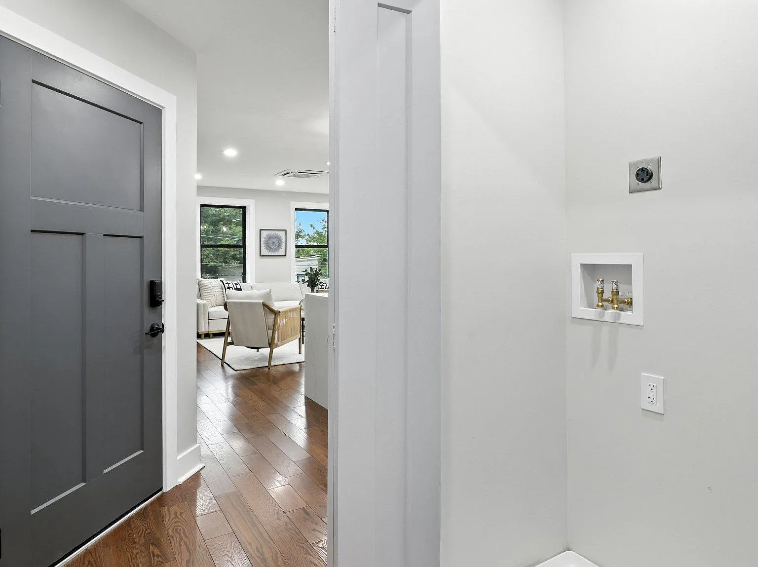2 bed, 2.0 bath, 836 sqft, $2,800 — Photo 3
