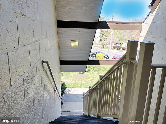 4th image of 3922 Woodhue Pl #13