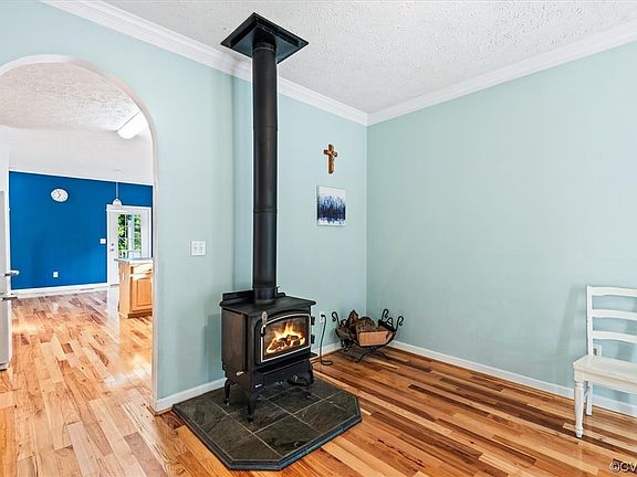 5th image of 160 Maury Ave