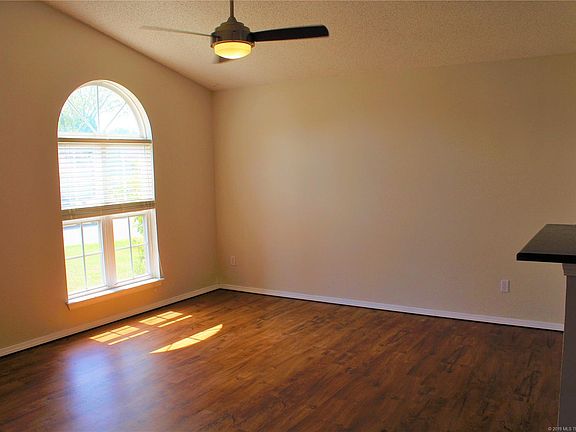 3rd image of 1004 W 22nd St