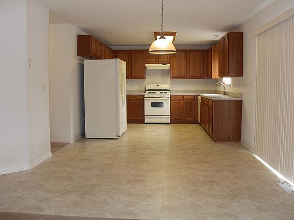 5th image of 695 Winston Dr