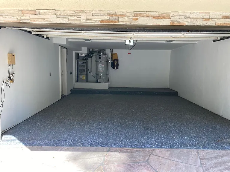 2334 Benedict Canyon Dr — Photo 43