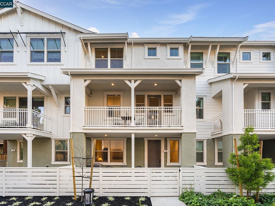 1st image of 210 Oak Cir