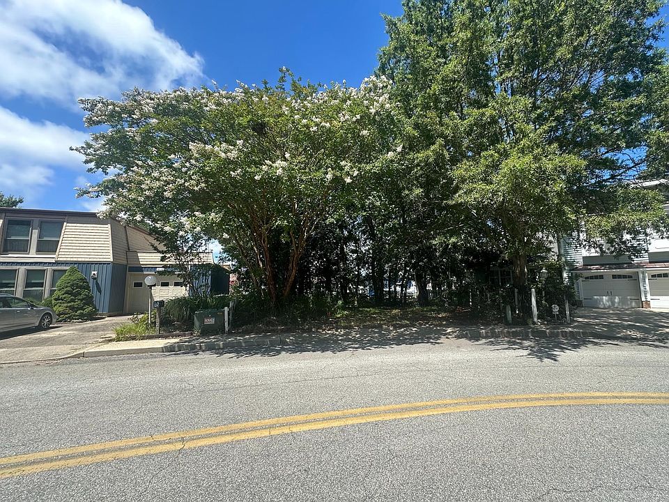 1st image of 14125 Sea Captain Rd