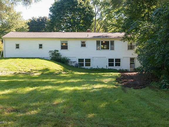 2nd image of 3839 Jennings Dr