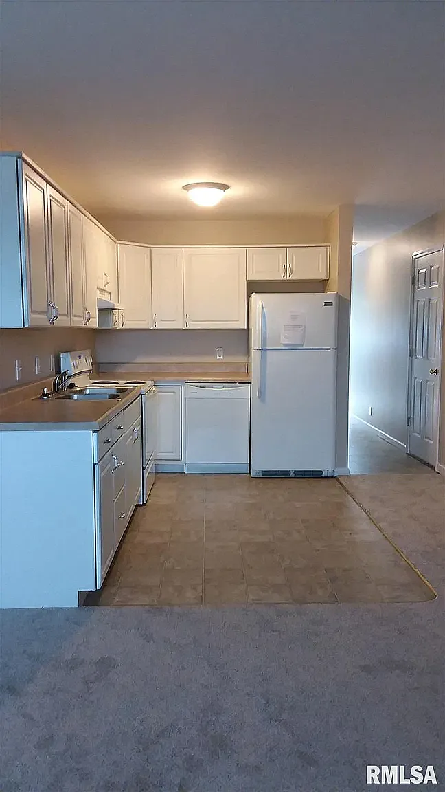 2 bed, 1.5 bath, 800 sqft, $900 — Photo 4