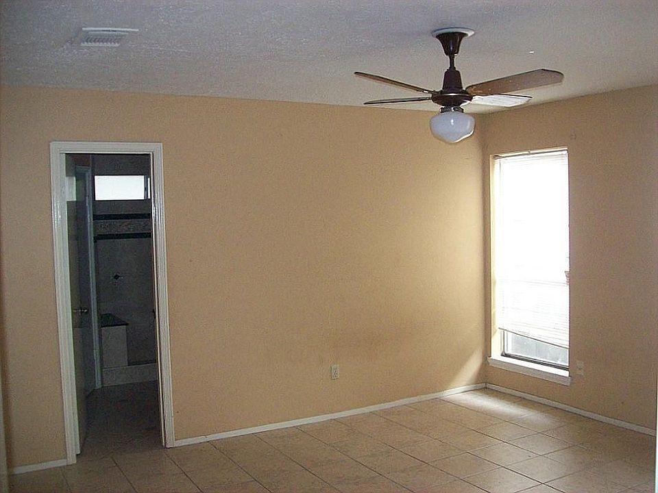 2nd image of 4422 Shawna Dr