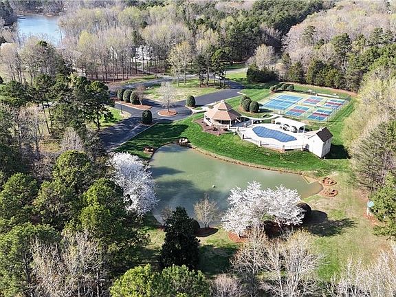 3rd image of 314 Scout Rd