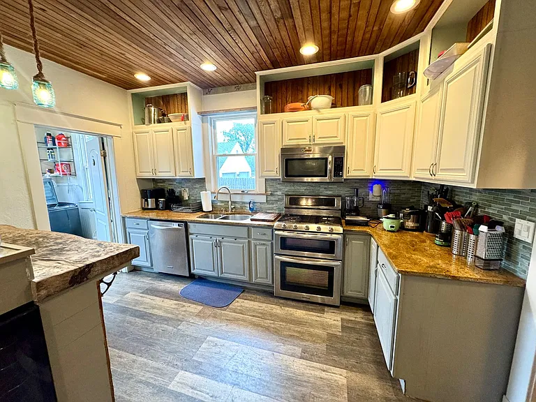 9251 Atwood Ave — Photo 16