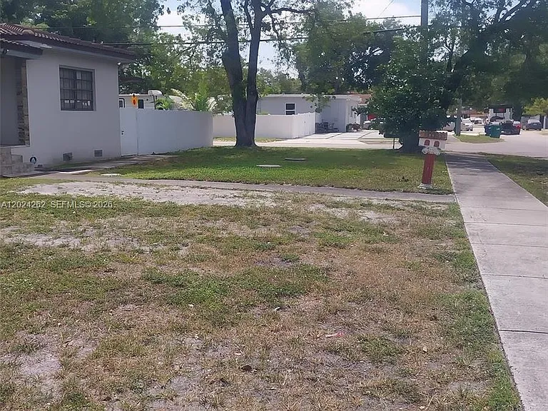 2034 NW 93rd St — Photo 2