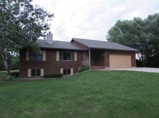 W9106 Tall Pines Pl, Cambridge, WI 53523