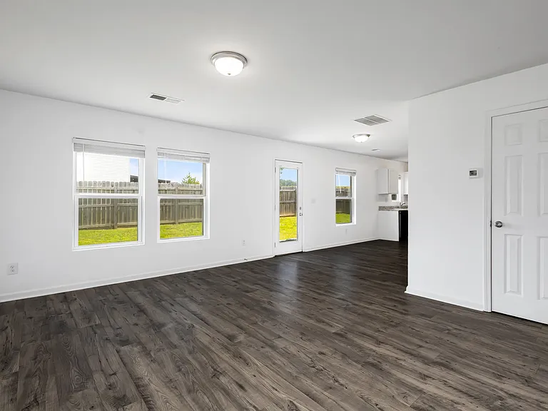 761 Riverside Dr NW — Photo 10