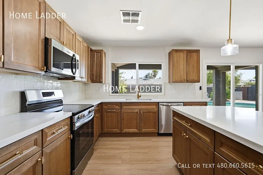 2137 E Cornell Dr