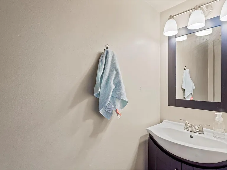 1353 Firethorne Dr — Photo 13