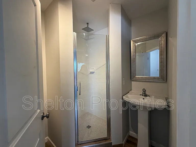 2514 E Fairmount Ave — Photo 29