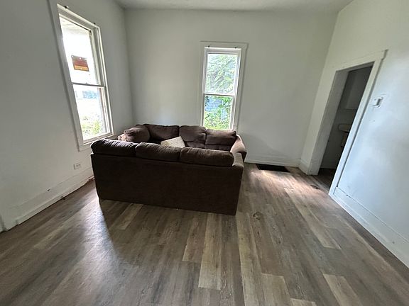 3rd image of 909 S Maffit St