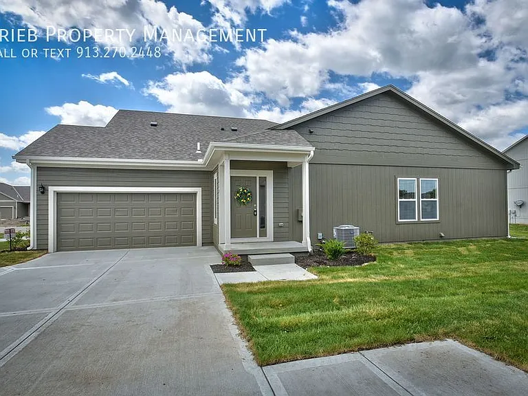 584 S Poplar St — Photo 42