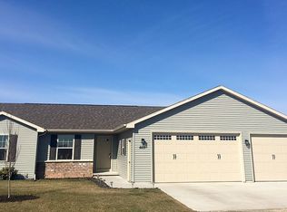 605 Debruin Rd, Combined Locks, WI 54113