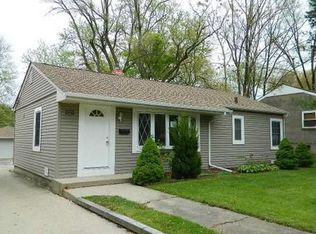 121 S Archer Ave, Mundelein, IL