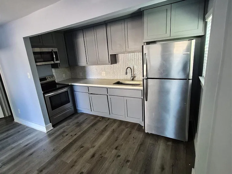 1421 Marshall St #2 — Photo 6