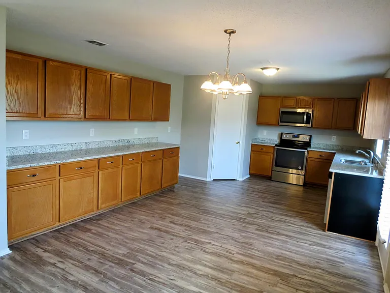 2348 White Oak Dr — Photo 16