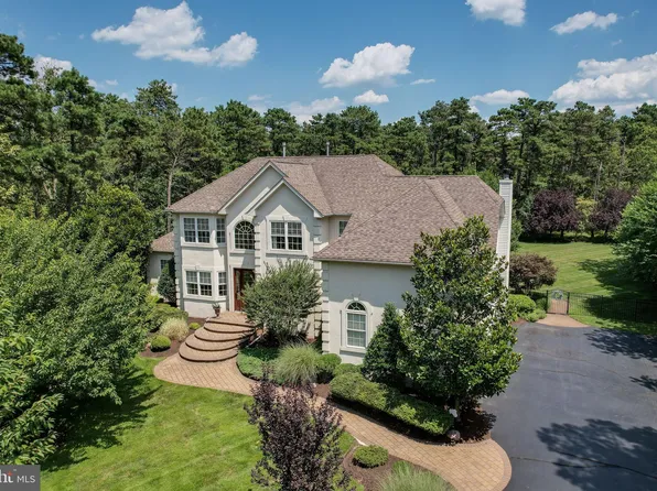 3 Dufton Dr, Medford, NJ 08055