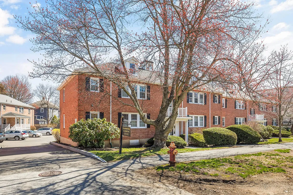 Building Photo - 9B Hammond Pond Pkwy #A2