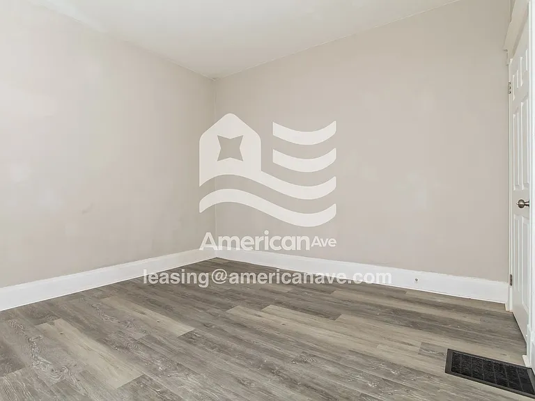 155352_004_wm_-_living_room_13449437.jpg