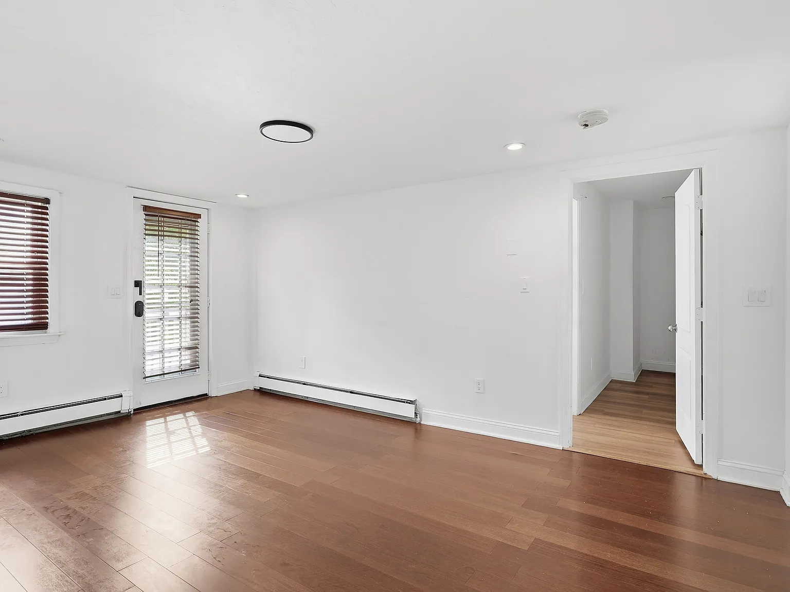 2 bed, 1000 sqft, $3,000 — Photo 4