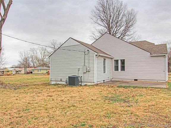 3rd image of 616 S Maple St