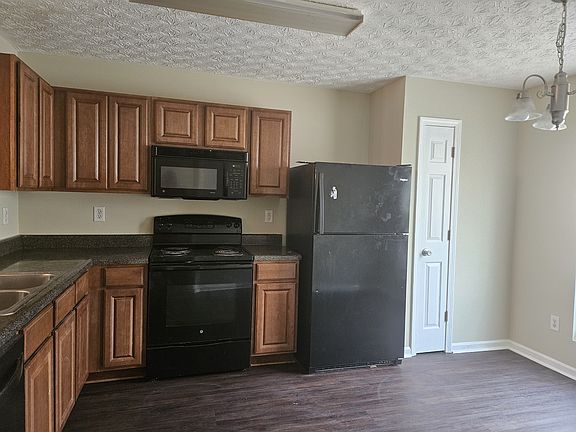 3rd image of 3914 Waldrop Ln