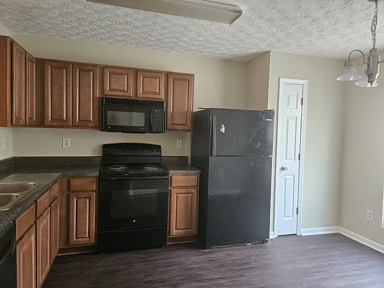 3914 Waldrop Ln — Photo 3