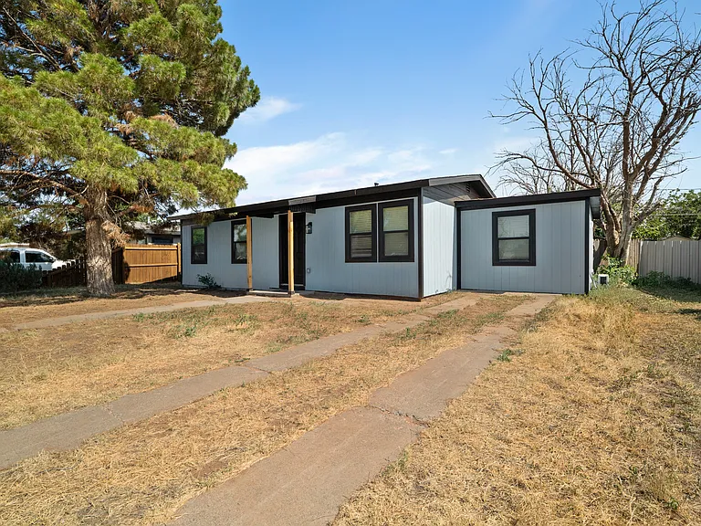 3607 Cunningham Dr — Photo 2