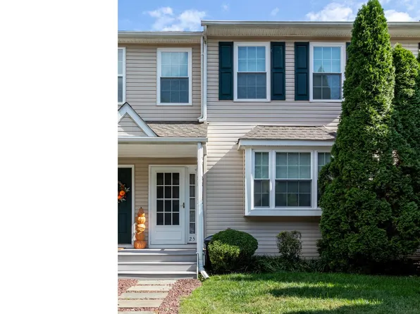 25 Linda Ln, Aston, PA 19014