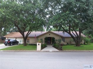 1615 Twin Island Dr, Lockhart, TX 78644