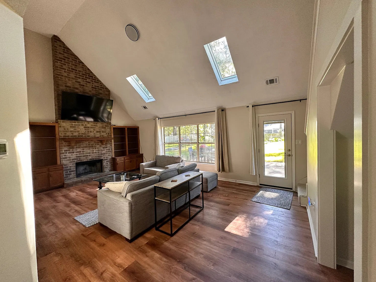 4 bed, 2619 sqft, $3,000 — Photo 3