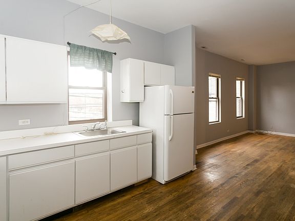4th image of 458 N Paulina St #4