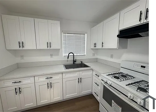 119 W Century Blvd — Photo 13