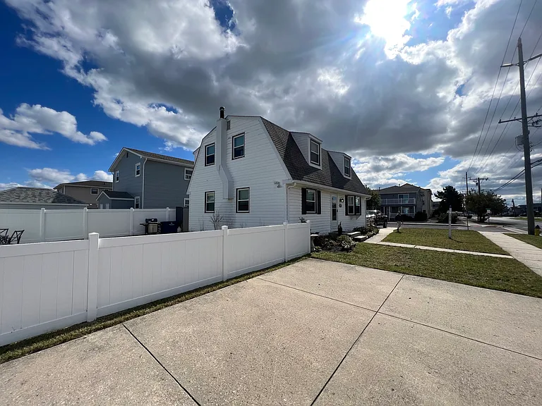 4010 W Brigantine Ave — Photo 16