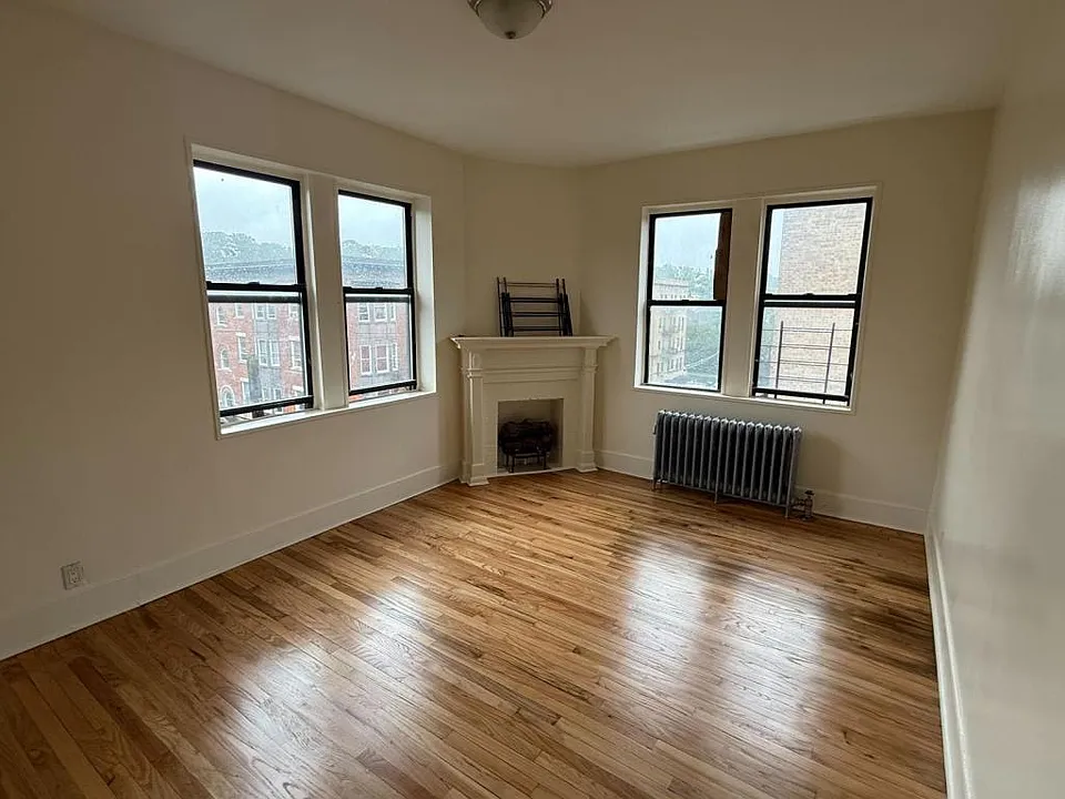 497 Van Cortlandt Park Ave