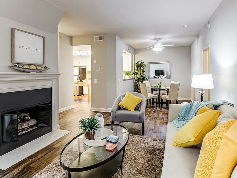 Aliso Creek Apartments — Photo 17