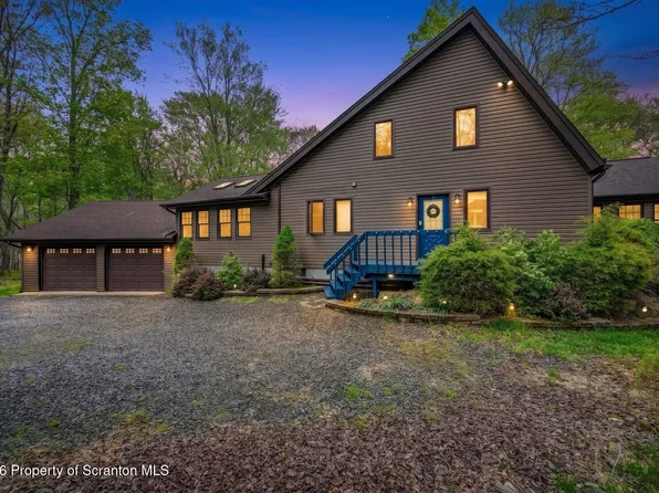 18 Adventure Dr, Clifton Township, PA 18424