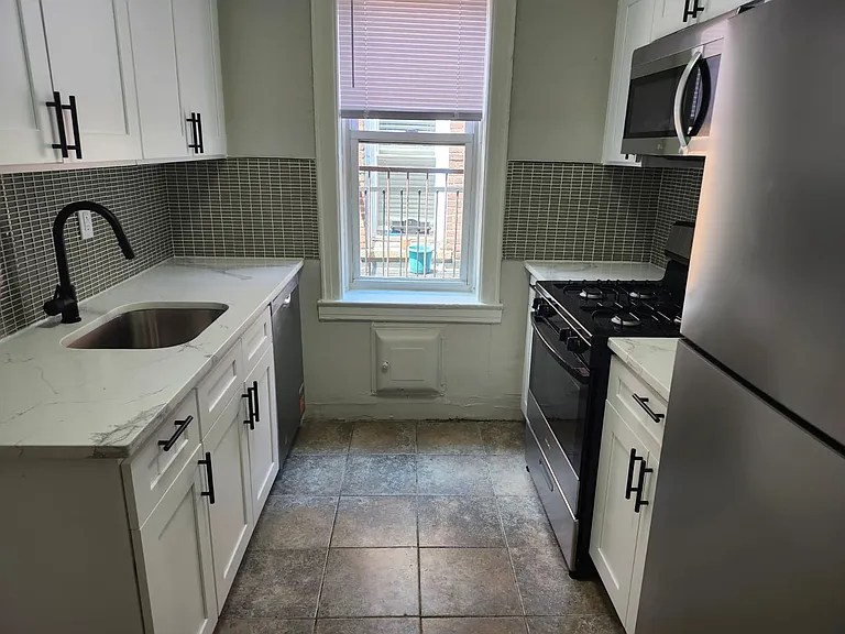 123 Roosevelt Ave #32E — Photo 1