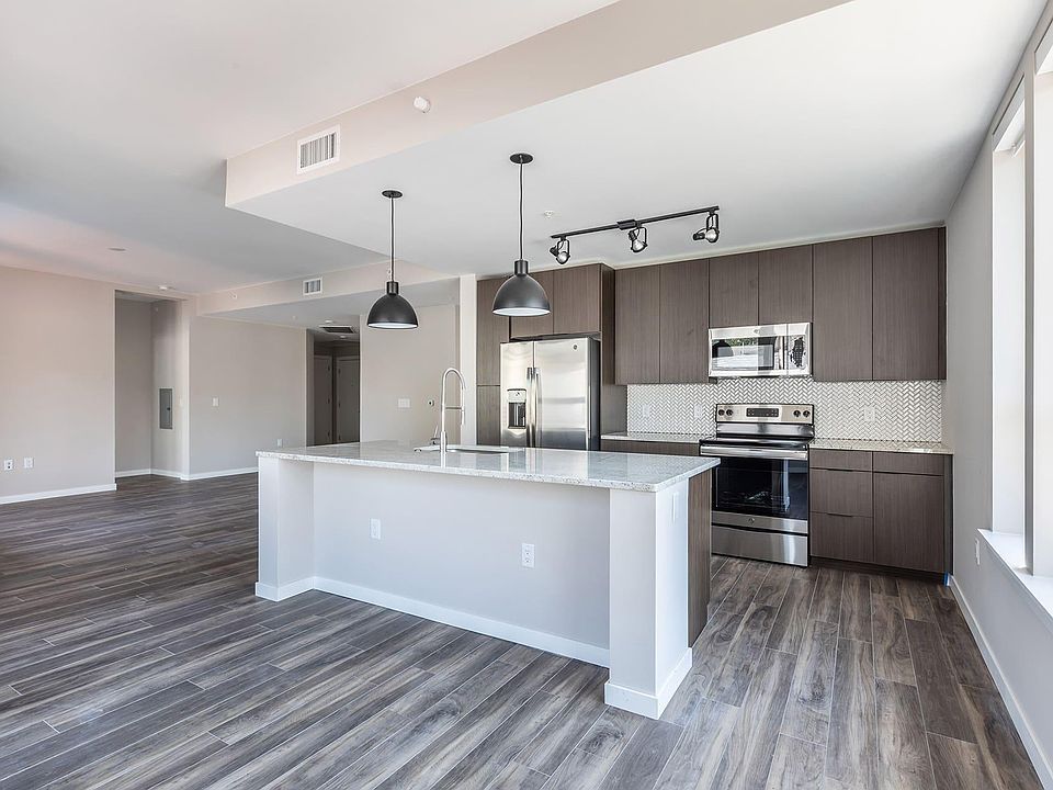 1st image of 2 Park Ave #2