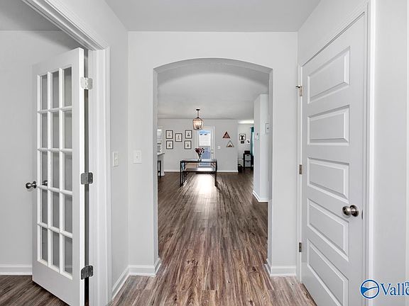 3rd image of 104 Umbra Cir
