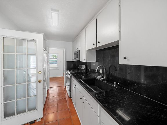 5th image of 7303 Long Point Rd